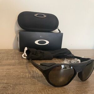 Oakley Clifden - Matte Black, Prizm Black Polarized lens NEW IN BOX